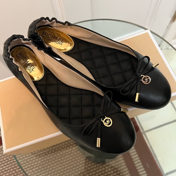 NWT Michael Kors City Black Leather Ballet Flat - Picture 1 of 4